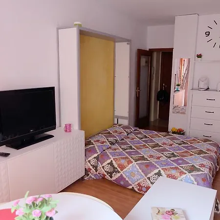 Manero Molla *